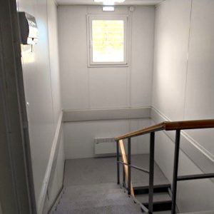 модульное здание лестница