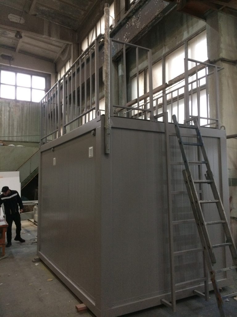 блок-контейнер с усиленной крышей